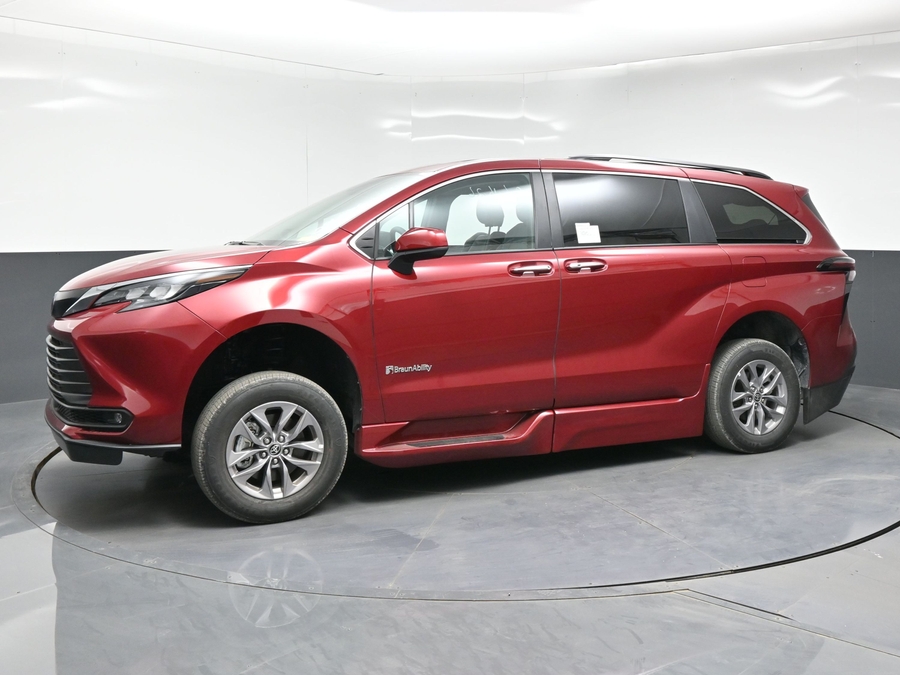 New 2026 Toyota Sienna Hybrid XLE Add - BraunAbility Side Entry Fold Out Automatic Ramp
