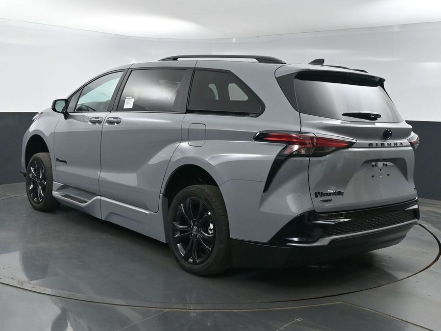New 2025 Toyota Sienna Hybrid XSE Sport - BraunAbility Side Entry Entry In Floor Automatic Ramp