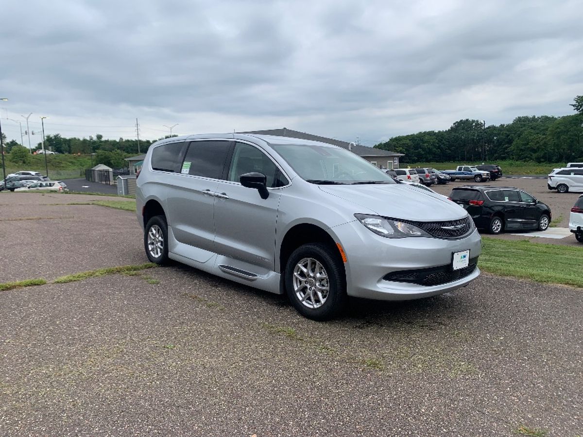 2024 CHRYSLER VOYAGER - Image 15