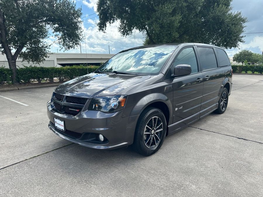 Used 2015 Dodge Grand Caravan SXT - BraunAbility Side Entry Entry Fold Out Automatic Ramp