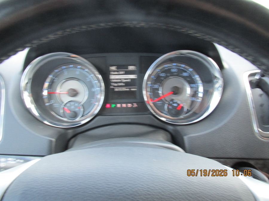 2011 Chrysler Town & Country Limited's photo