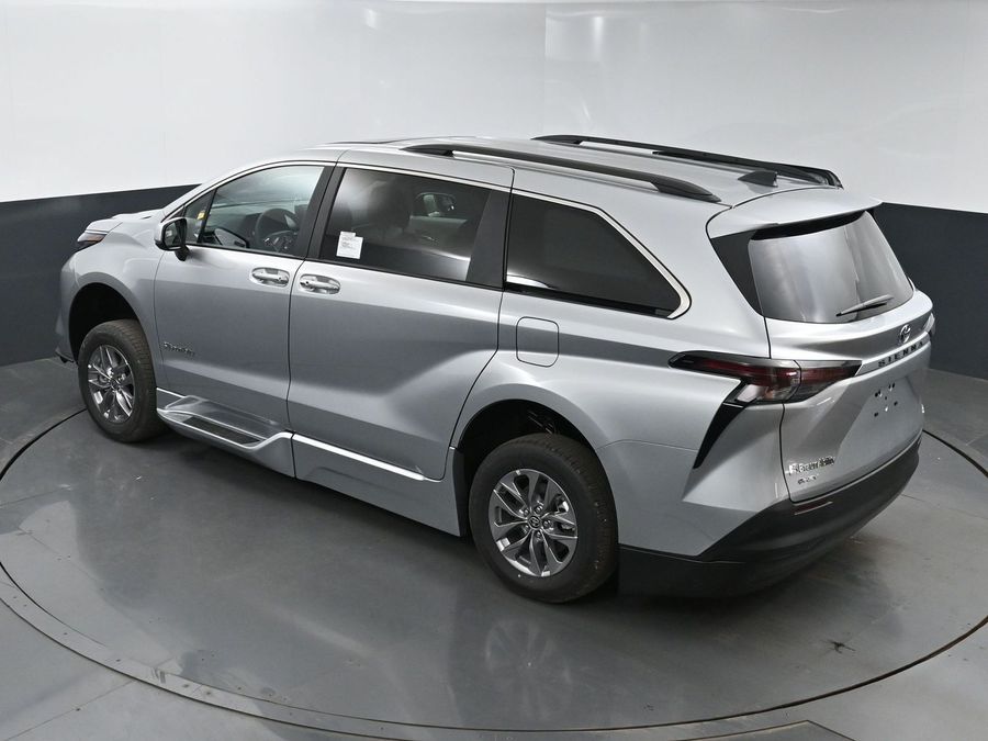 New 2025 Toyota Sienna Hybrid XLE Plus - BraunAbility Side Entry Entry In Floor Automatic Ramp