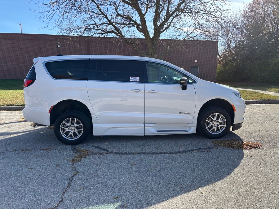 Used 2024 Chrysler Pacifica Touring L - BraunAbility Side Entry Entry Fold Out Automatic Ramp