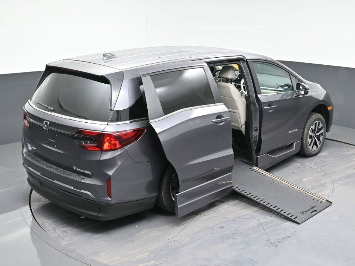 Grey Honda Odyssey image number 25
