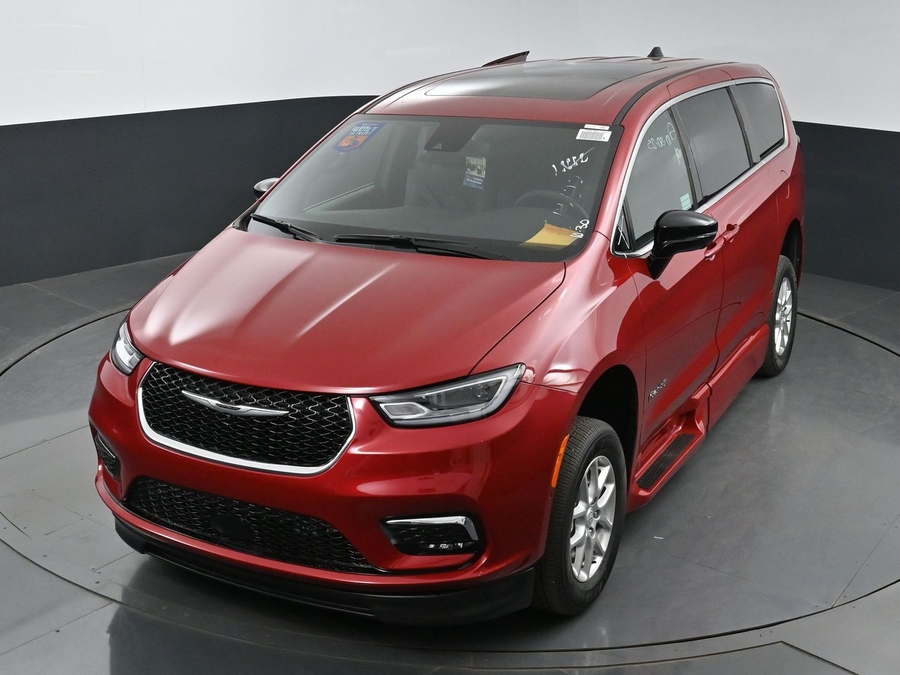 New 2025 Chrysler Pacifica Select Plus - BraunAbility Side Entry Entry Fold Out Automatic Ramp