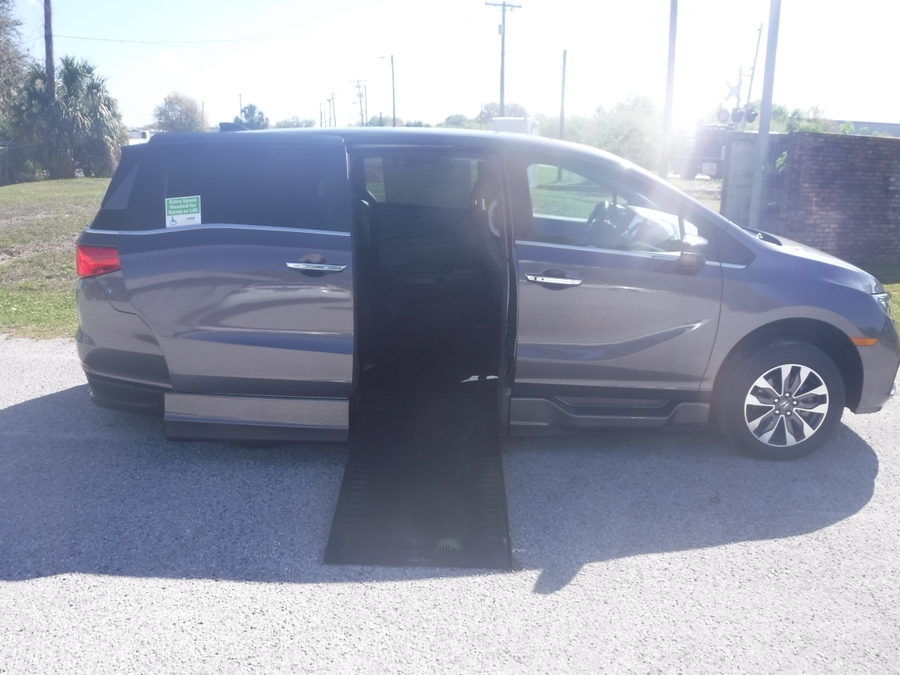 Grey Honda Odyssey image number 8