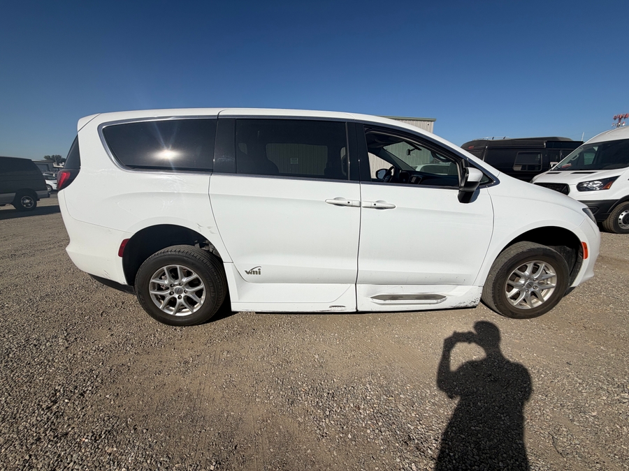  Chrysler Voyager with Side Entry Manual In Floor ramp