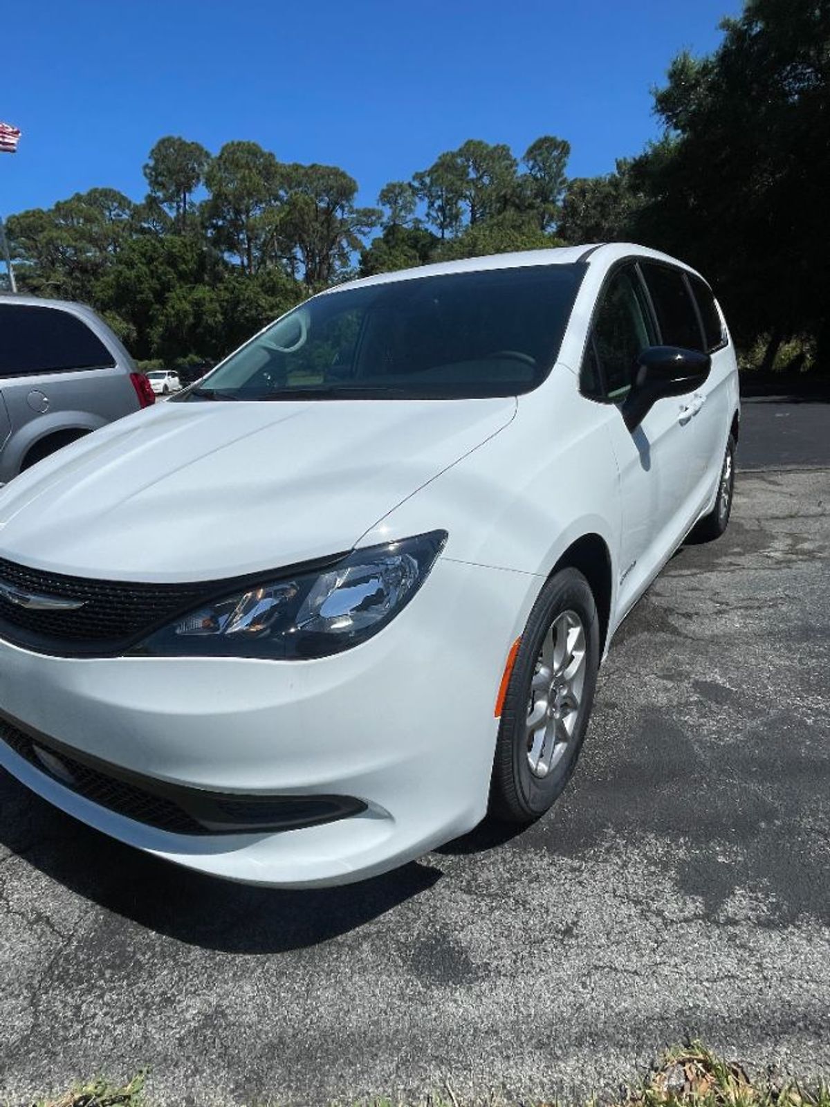 2024 CHRYSLER VOYAGER - Image 4