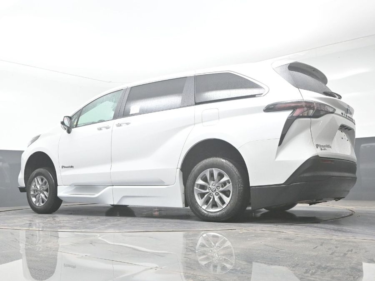 2025 TOYOTA SIENNA - Image 20