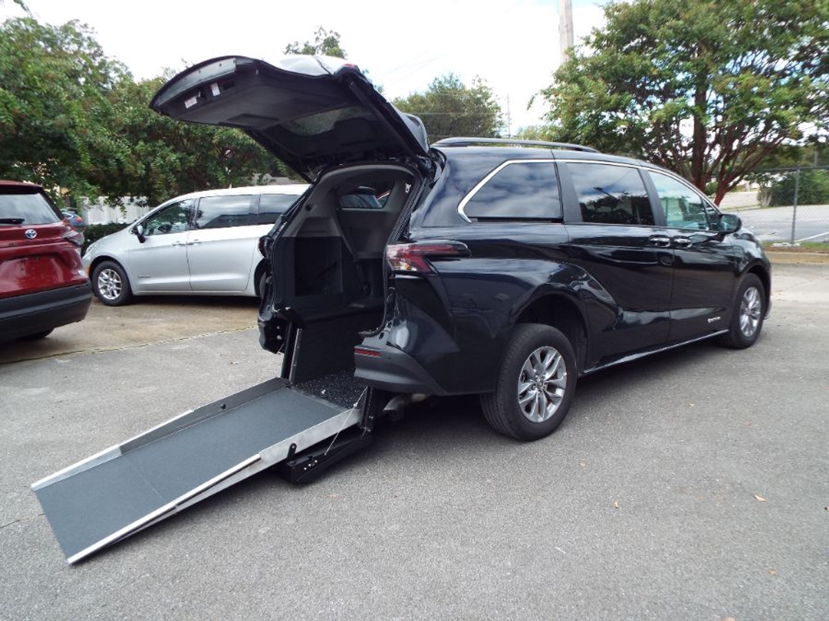 2024 TOYOTA SIENNA - Image 1