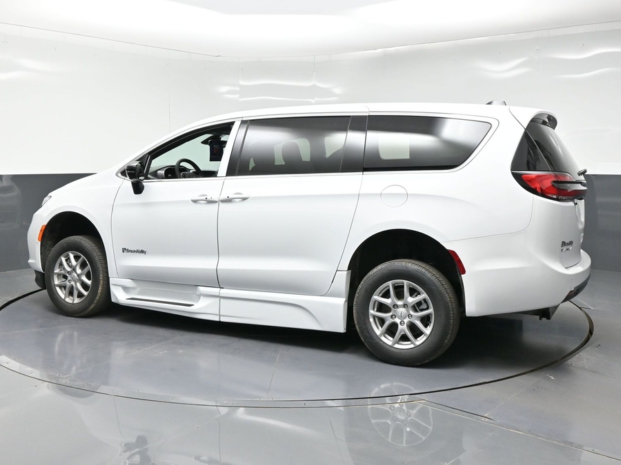 White Chrysler Pacifica image number 2