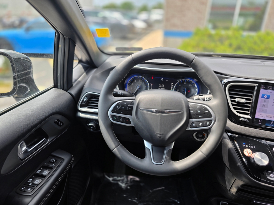 Grey Chrysler Pacifica image number 9