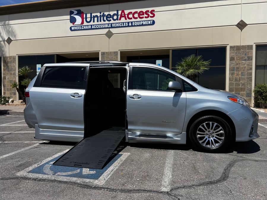 Used 2020 Toyota Sienna XLE - BraunAbility Side Entry Entry In Floor Automatic Ramp