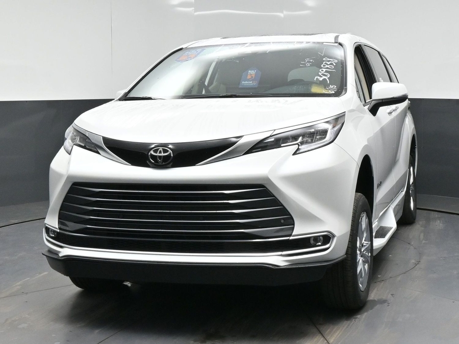New 2026 Toyota Sienna Hybrid Limited - BraunAbility Side Entry In Floor Automatic Ramp