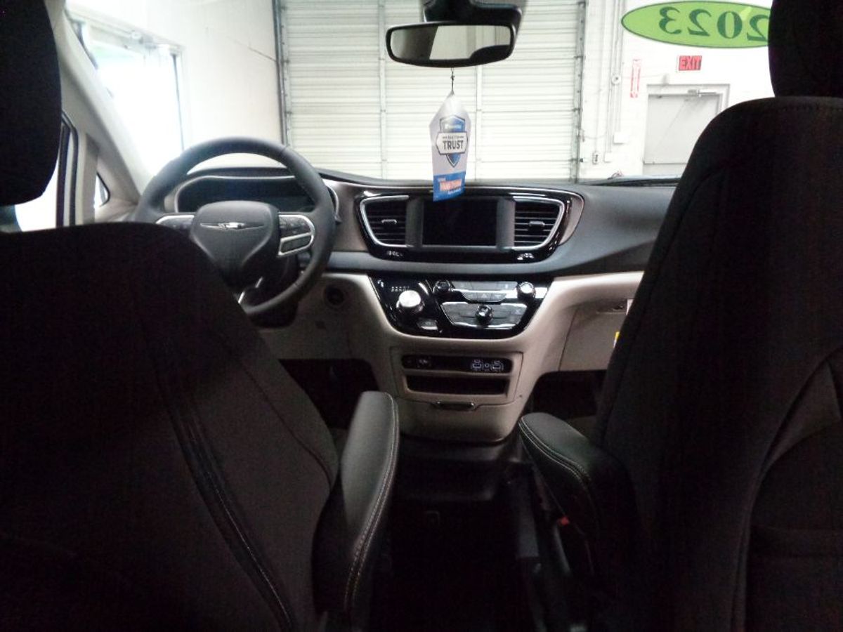 2023 CHRYSLER VOYAGER - Image 13