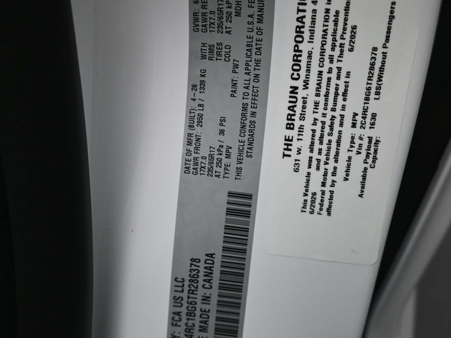 White Chrysler Pacifica image number 14
