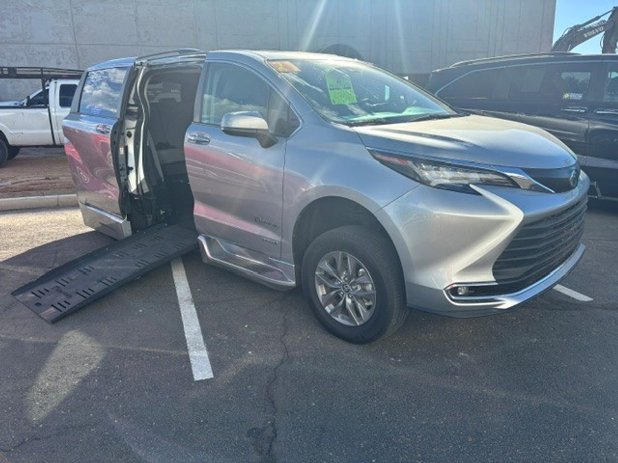 Used 2021 Toyota Sienna Hybrid XLE - BraunAbility Side Entry Fold Out Automatic Ramp
