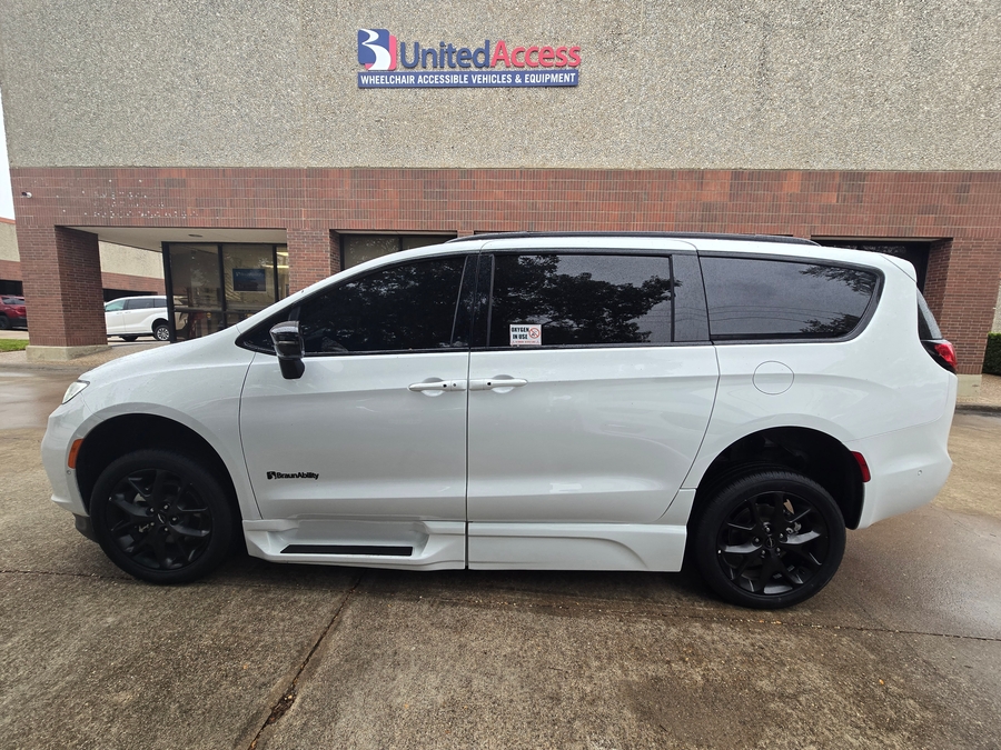 Used 2024 Chrysler Pacifica Touring L - BraunAbility Side Entry In Floor Automatic Ramp