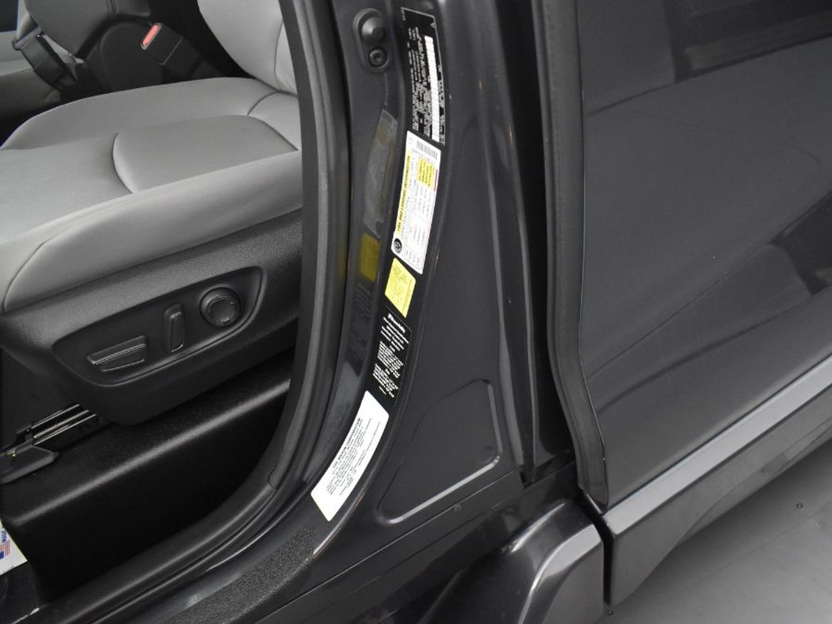 2025 TOYOTA SIENNA - Image 17