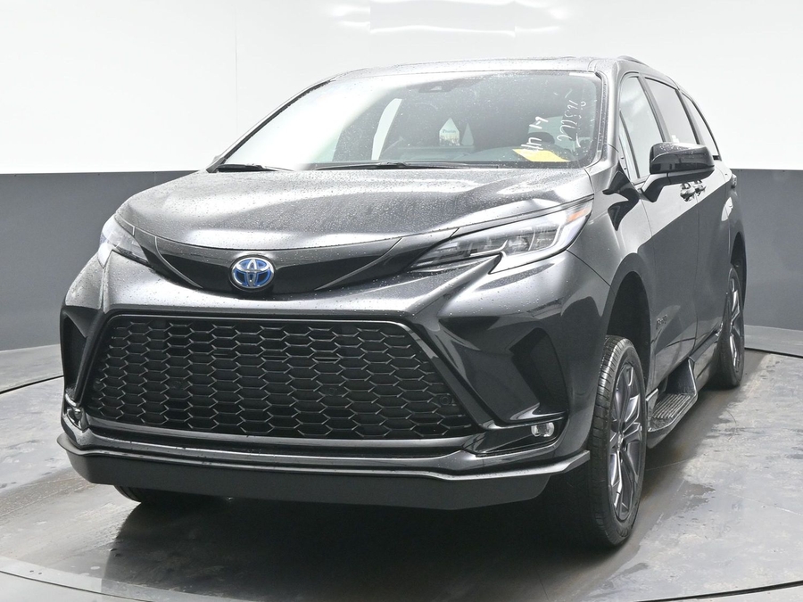 New 2025 Toyota Sienna Hybrid XSE Sport - BraunAbility Side Entry Entry Fold Out Automatic Ramp