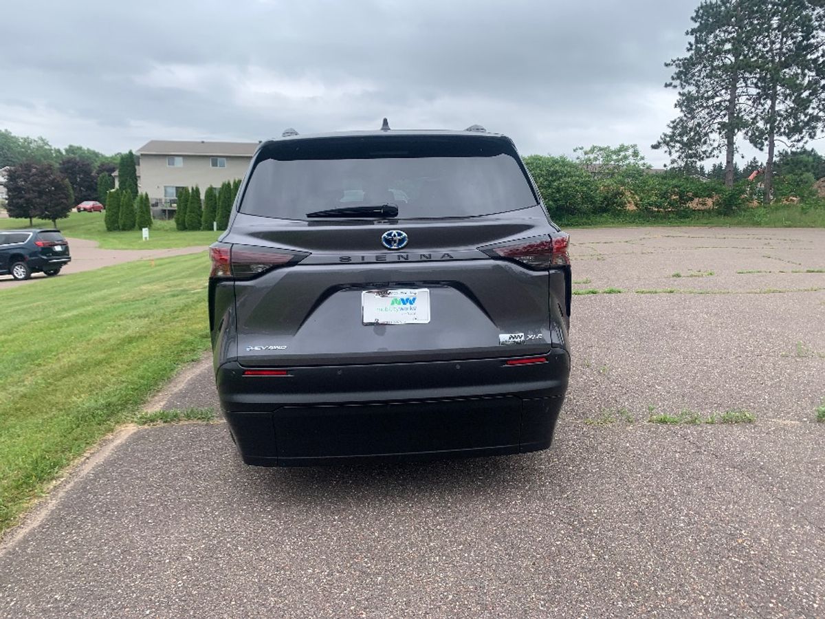 Metallic Gray Toyota Sienna image number 4