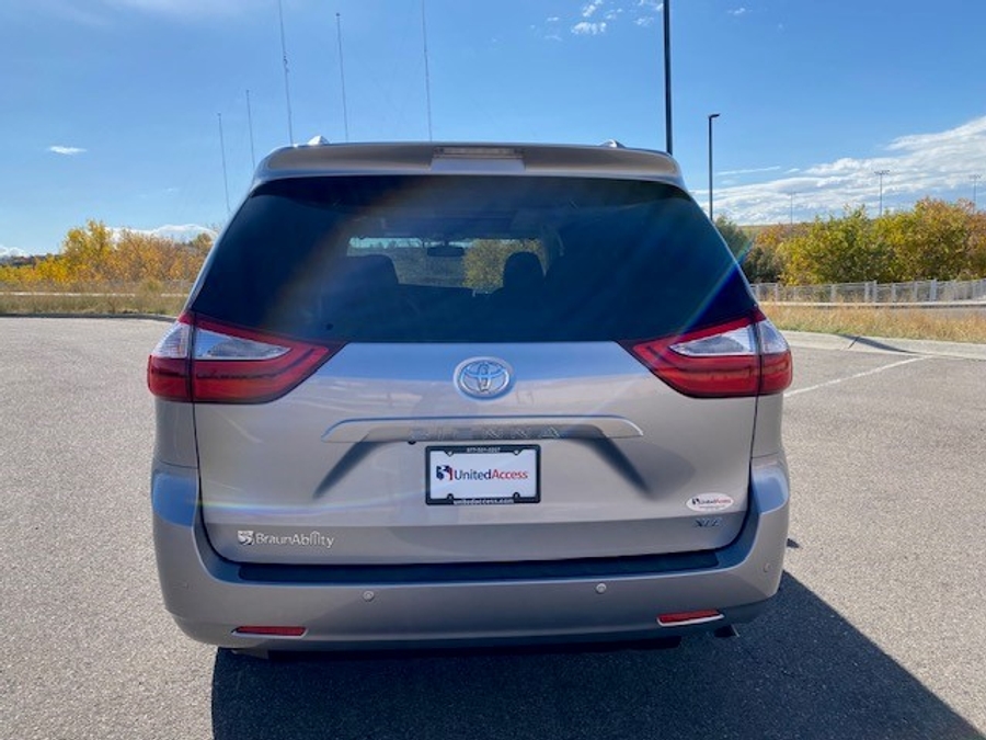 Used 2017 Toyota Sienna XLE Base - BraunAbility Side Entry Entry In Floor Automatic Ramp