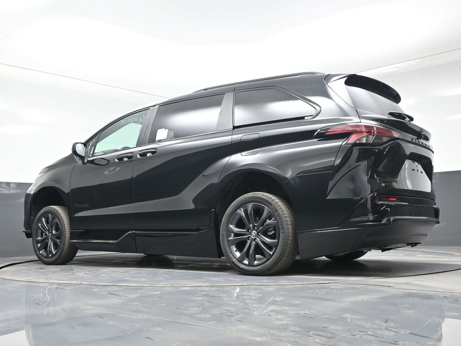 New 2025 Toyota Sienna Hybrid XSE Sport - BraunAbility Side Entry Entry Fold Out Automatic Ramp