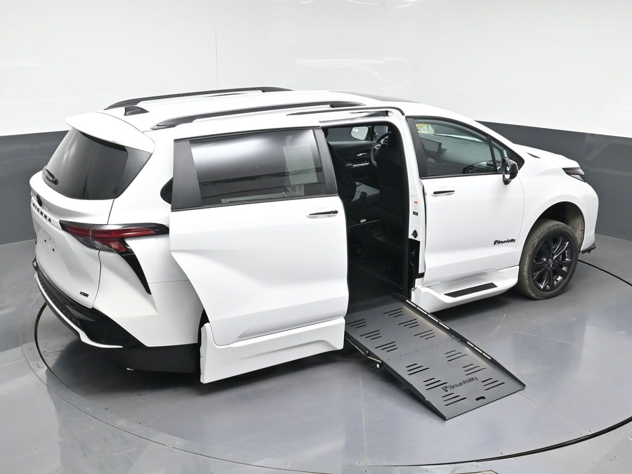 New 2026 Toyota Sienna Hybrid XSE Sport - BraunAbility Side Entry Entry Fold Out Automatic Ramp