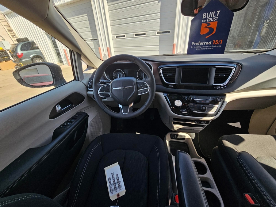 2024 CHRYSLER VOYAGER - Image 10