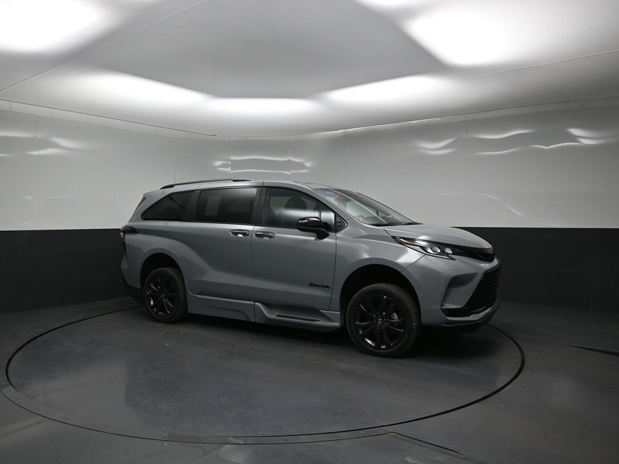 New 2026 Toyota Sienna Hybrid XSE Sport - BraunAbility Side Entry Fold Out Automatic Ramp