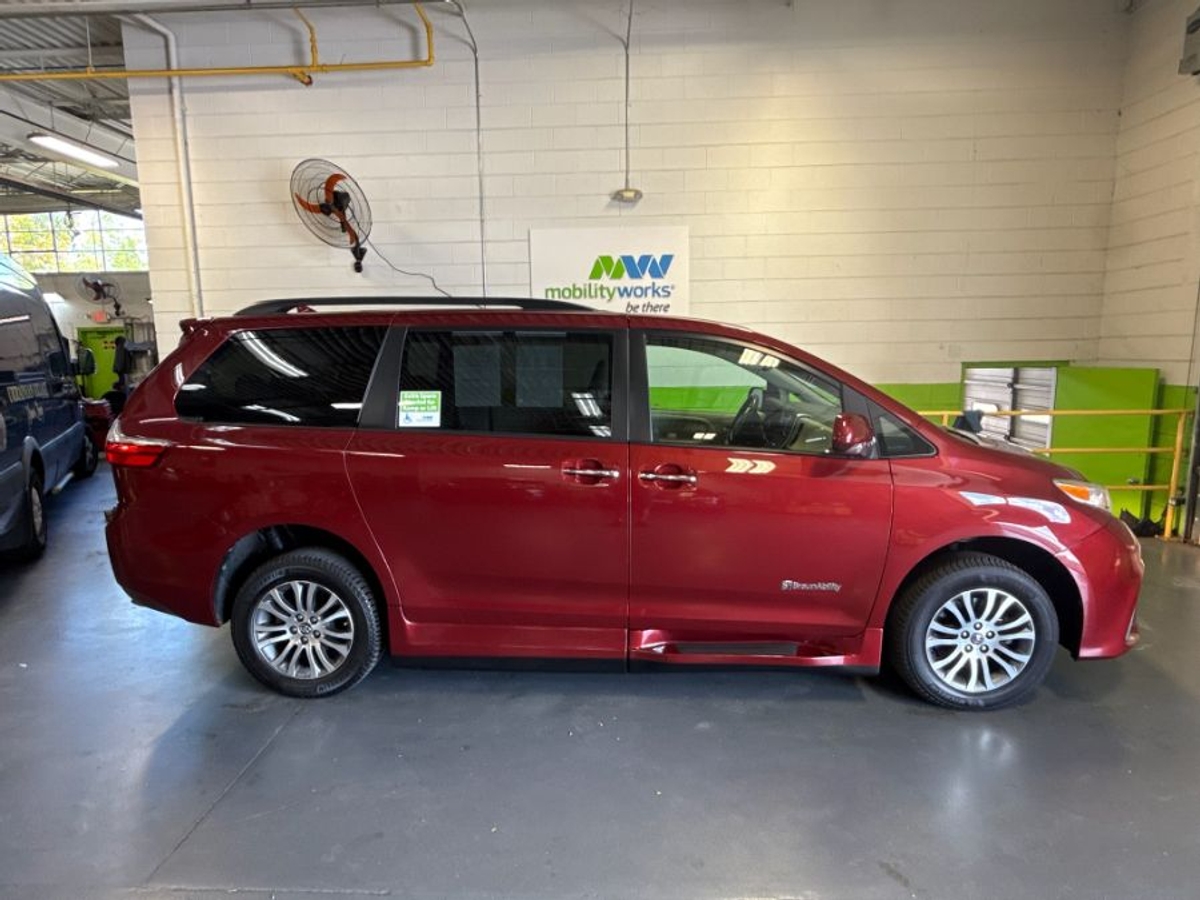 2020 TOYOTA SIENNA - Image 8