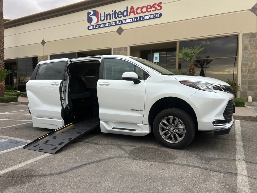 Used 2024 Toyota Sienna Hybrid XLE Base - BraunAbility Side Entry Entry Fold Out Automatic Ramp