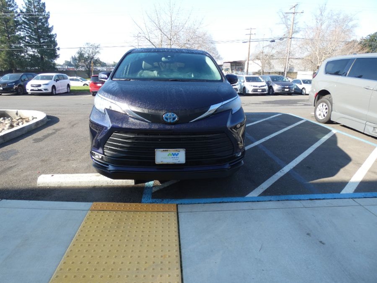 2025 TOYOTA SIENNA - Image 15