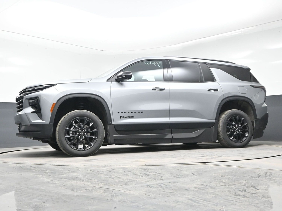 New 2025 Chevrolet Traverse 1LT Midnight - BraunAbility Side Entry Entry In Floor Automatic Ramp