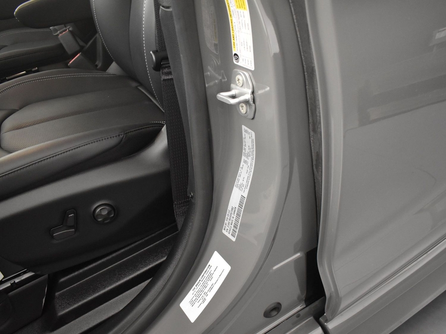 New 2025 Chrysler Pacifica Select Safety - BraunAbility Side Entry Entry Fold Out Automatic Ramp