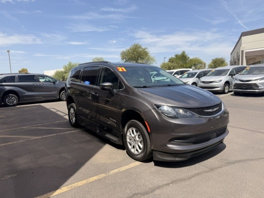 Used 2021 Chrysler Voyager LXi - BraunAbility Side Entry Fold Out Automatic Ramp
