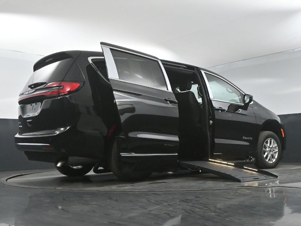 2025 CHRYSLER PACIFICA - Image 21