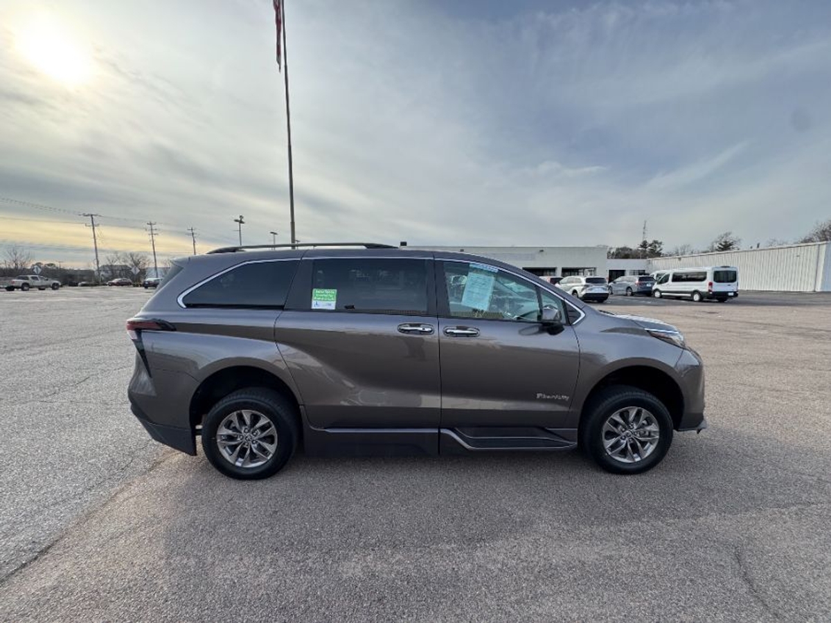 2023 TOYOTA SIENNA - Image 5