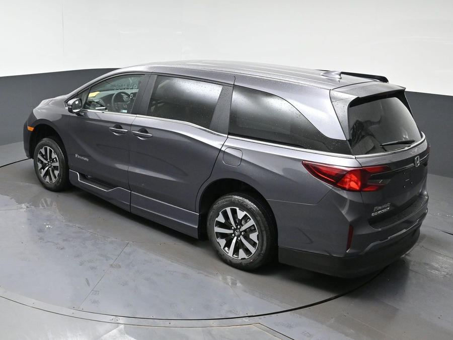 Grey Honda Odyssey image number 21