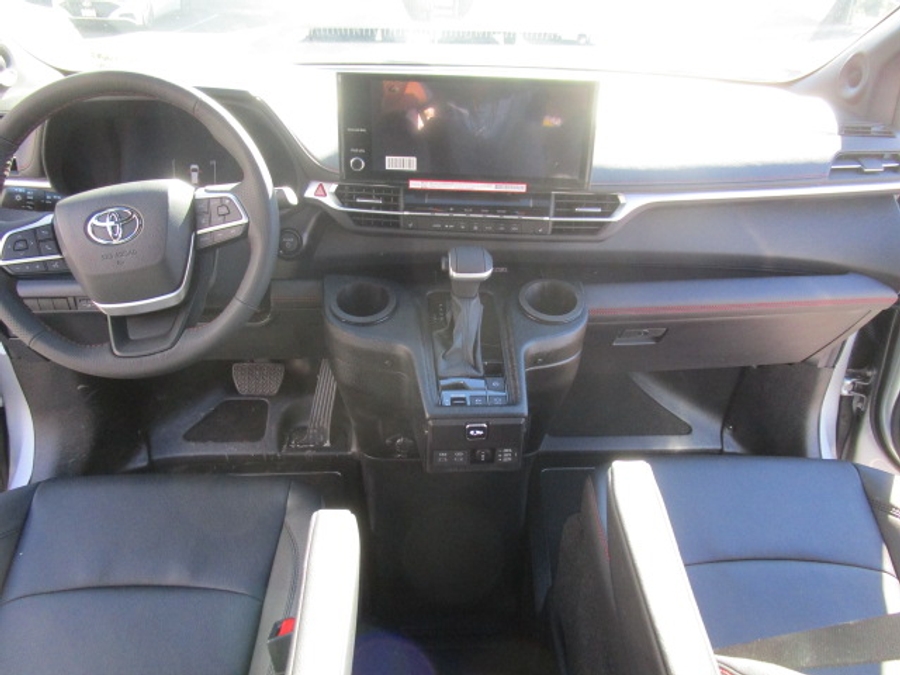 New 2025 Toyota Sienna Hybrid XSE Sport - BraunAbility Side Entry Entry Fold Out Automatic Ramp