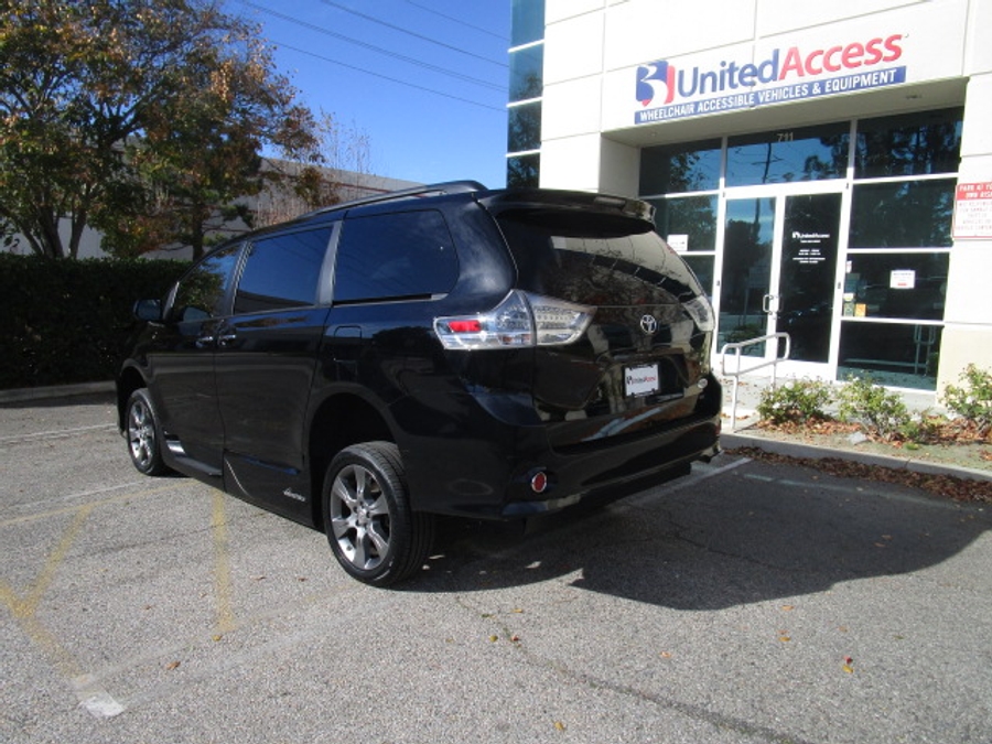Used 2015 Toyota Sienna SE - VMI Side Entry Entry In Floor Automatic Ramp