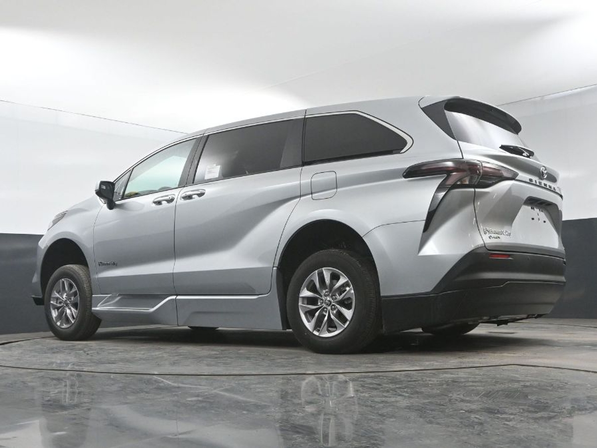 2025 TOYOTA SIENNA - Image 21