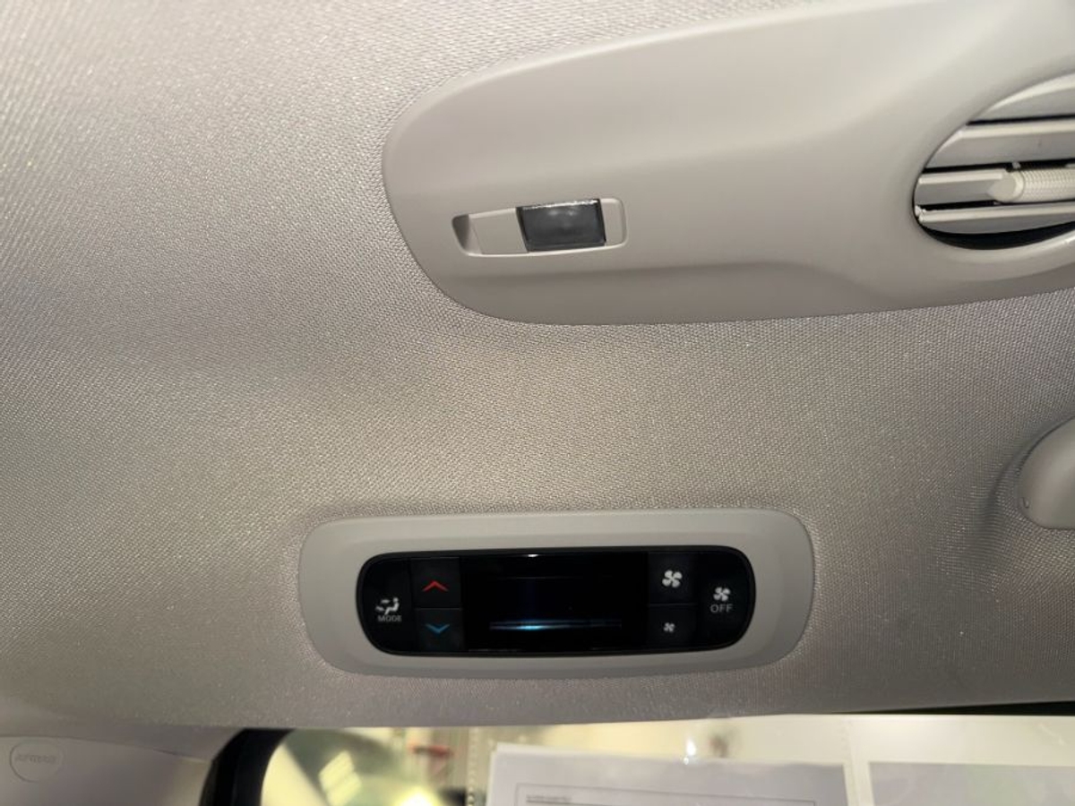 2024 CHRYSLER VOYAGER - Image 16