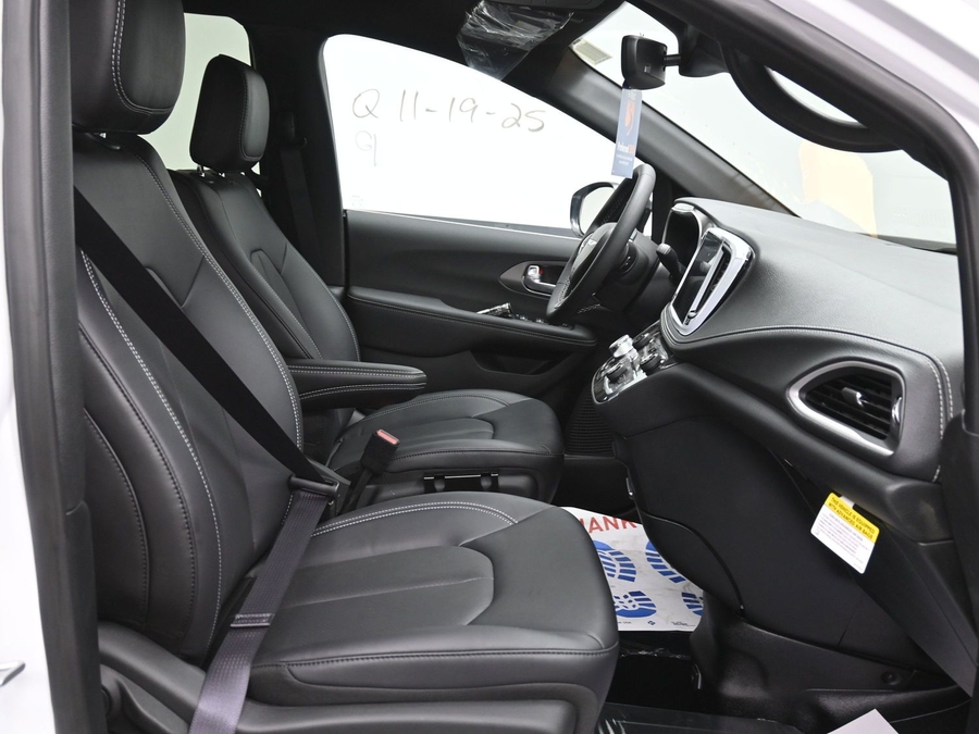 White Chrysler Pacifica image number 8