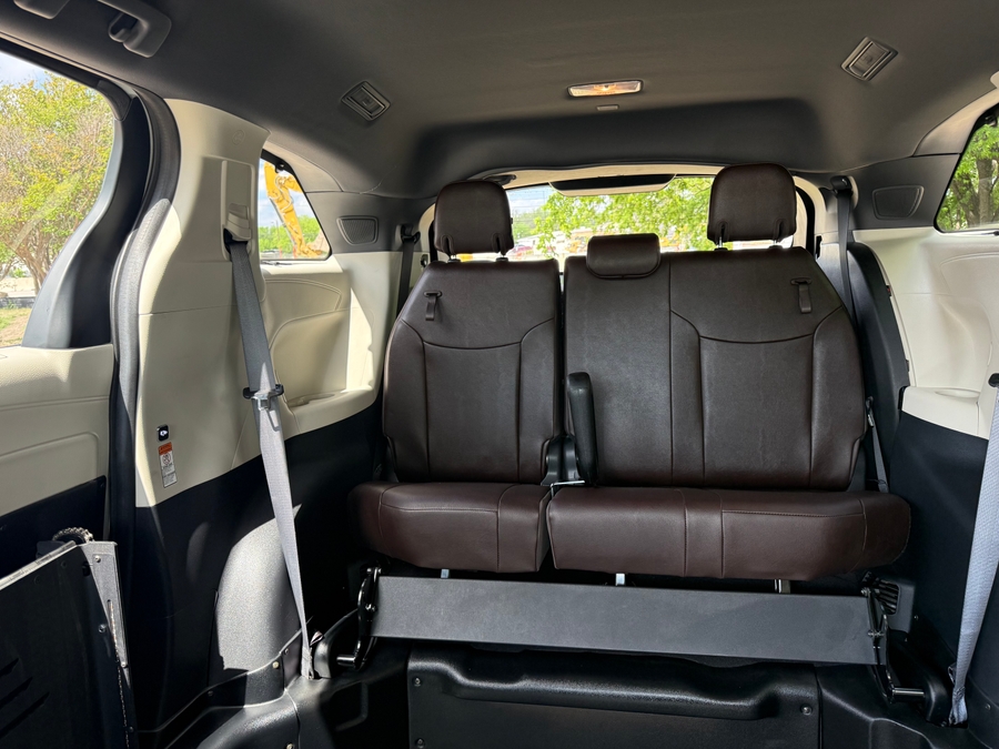 Used 2024 Toyota Sienna Hybrid Platinum - BraunAbility Side Entry Entry Fold Out Automatic Ramp