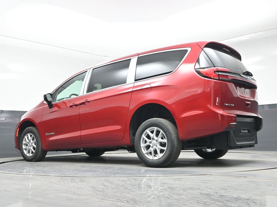 Red Chrysler Pacifica image number 22