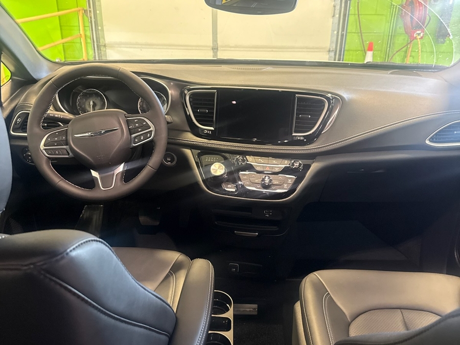 White Chrysler Pacifica image number 9