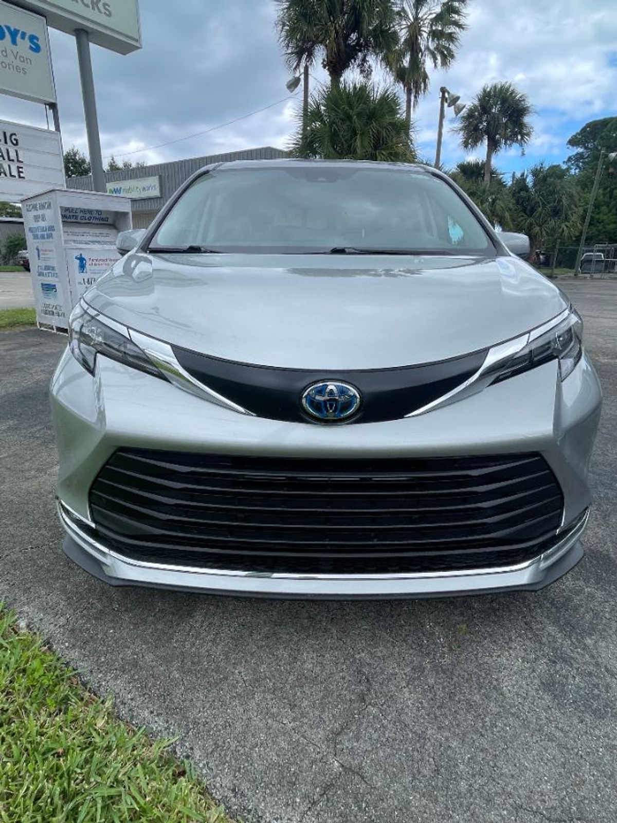 2024 TOYOTA SIENNA - Image 1