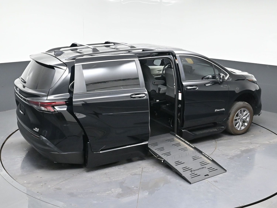 Used 2023 Toyota Sienna Hybrid XLE - BraunAbility Side Entry Entry Fold Out Automatic Ramp