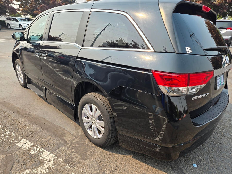 Used 2015 Honda Odyssey EX - BraunAbility Side Entry In Floor Automatic Ramp